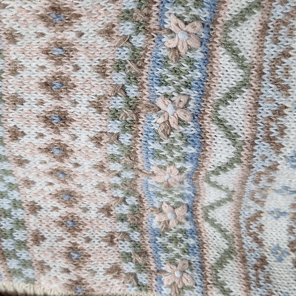 Vintage hand embroidered sweater vest size small by Jantzen classics - Picture 8 of 9